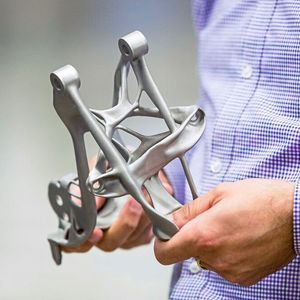 Die funktionsoptimierte Sitzkonsole ist 40 % leichter und 20 % stabiler als der Vorgänger.