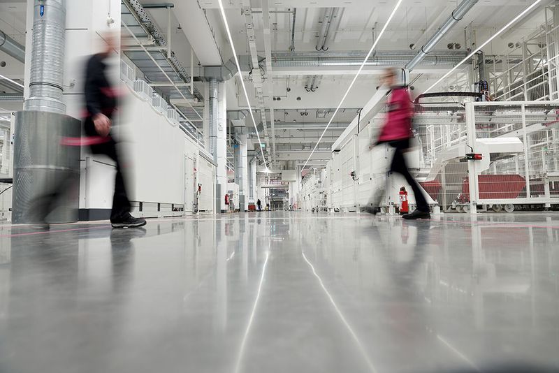 Vorzeigestandort: In seiner Smarten Fabrik in Haiger fertigt Rittal rund neuntausend Schaltschränke pro Tag; die Smarte Fabrik ließ sich der Spezialist rund eine viertel Milliarde Euro an regionalen Investitionen kosten (Rittal)
