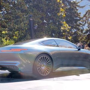 Interessant ist das Zwei-Streifen-Rückleuchten-Design, das BMW vielleicht irgendwann in Serienfahrzeugen bringen wird(Bild:  SP-X/Mario Hommen)