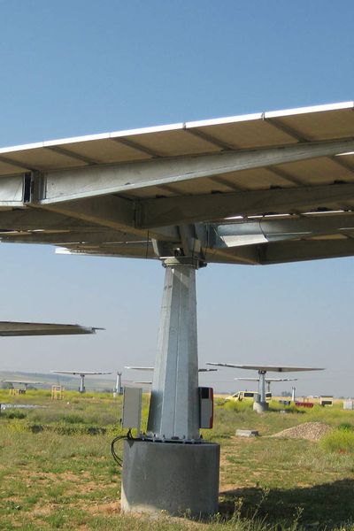 In Solarkraftanlagen bestimmen rotative Enco-der die Wege und Positionen in Nachführsystemen für Photovol-taik-Module (Archiv: Vogel Business Media)