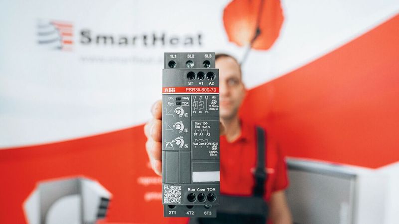 Smart Heat Deutschland setzt auf ABB-Technologie: Die Güstrower Technologieschmiede vertraut auf die Steuerungsmodule und Engineering-Kompetenz von ABB für ihre energieeffizienten Wärmepumpen. (Bild: ABB)