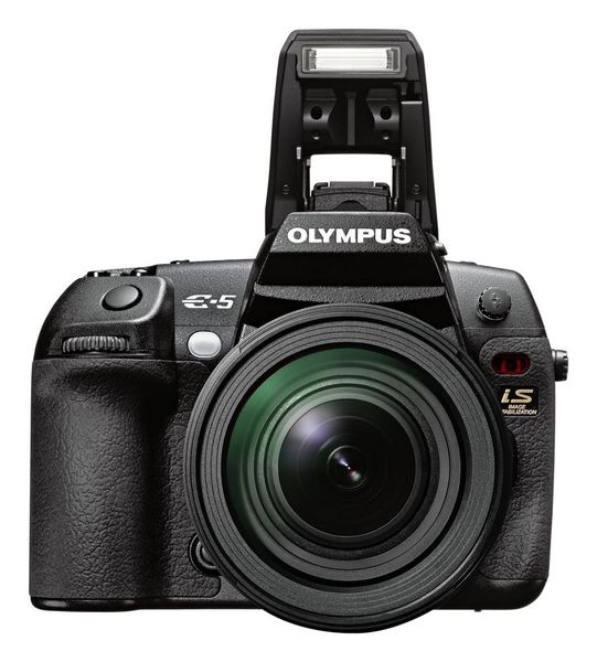 Die E-5 von Olympus hat ein Drei-Zoll-Display, bietet eine Verschlusszeit von bis zu 1/8.000 Sekunde, Serienaufnahmen mit fünf Bildern pro Sekunde und ISO 6400. (Archiv: Vogel Business Media)