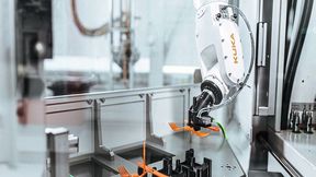 DC-Antriebe erlauben in Produktionsrobotern wie von Kuka eine genauere Steuerung und 
schnellere Reaktionszeiten. (Bild: Kuka Group)