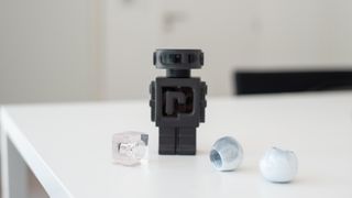 Edle Verschlüsse für Luxusmarken: Novassu setzt auf KraussMaffei. (Bild: KrausMaffei)