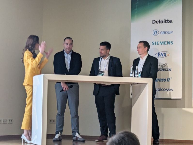 Was konnte man aus der Halbleiterkrise lernen und was haben die Unternehmen tatsächlich gelernt: Das diskutierten Sven-Uwe Erber von Brose, Ole Gerkensmeyer von Wolfspeed und Christoph Fehrenbacher von ZF (vlnr.). (Bild: Stefanie Eckardt)