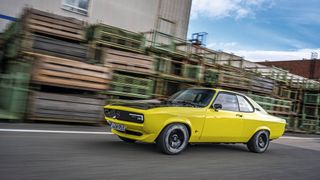 Opel hat mit dem Manta GSe einen faszinierenden Restomod gebaut. (Bild: Opel Automobile)