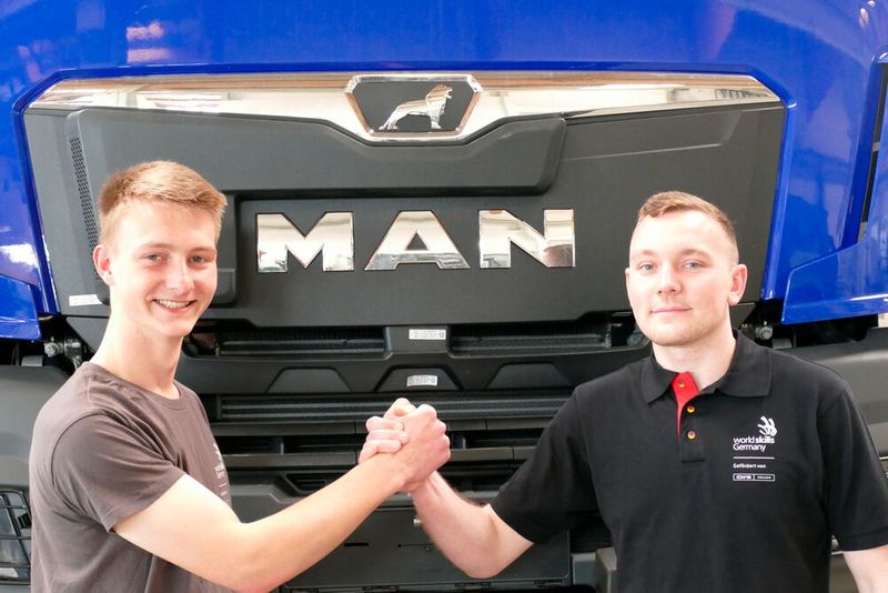 Andreas Schuck (li.) und Philip Klein während ihres Auswahlwettbewerbs bei der Toni Maurer GmbH. (Bild: Worldkills Germany)