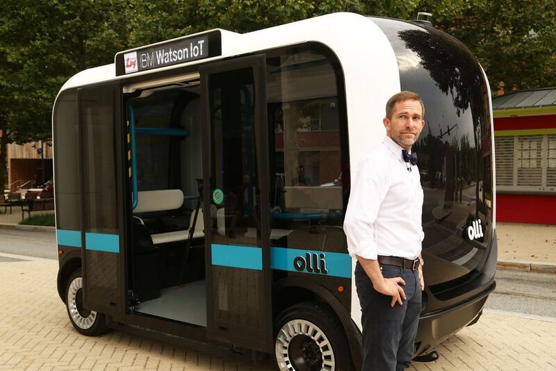 Künstliche Intelligenz steuert den Elektrobus Olli autonom durch den Verkehr und lässt ihn mit den Passagieren plaudern. (Rich Riggins/Feature Photo Service)