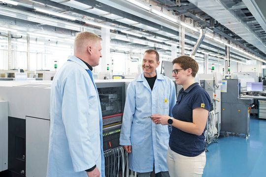 Am Cicor Standort in Bronschhofen greifen Entwicklung und Fertigung eng ineinander.(Bild:  Cicor Group)