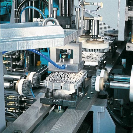 DeburringExpo, une plateforme unique sur le plan mondial, offre l'opportunité de se renseigner le temps d'une journée sur les diverses technologies pour les applications d'ébavurage, d'arrondissement, de nettoyage et de réalisation de surfaces de précision.(Source :  Kullen-Koti)