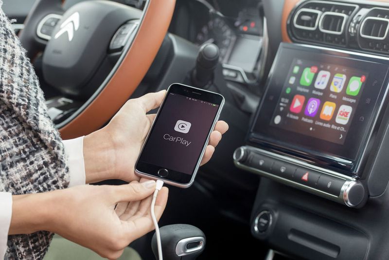 Das Infotainment mit Siebenzoll-Touchscreen unterstützt Apple Carplay, Android Auto und Mirror Link und bietet Navigation in 3D mit Echtzeitdaten sowie Sprachsteuerung. (Citroën)