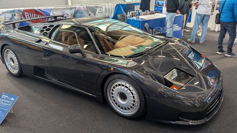 Tolles Fahrzeug: Der Bugatti EB 110 war das erste Fahrzeug des 1989 neu gegründeten Unternehmens Bugatti Automobili SpA. Als EB 110 GT leistet der Motor 411 kW (560 PS) bei 8.000/min und liefert ein maximales Drehmoment von 611 Nm bei 4.200/min. (Bild: Dominsky)