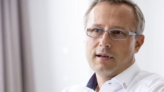 Die Rolle der Digitalisierung, um in Losgröße 1 zu produzieren, ist hoch. „Sie ist ein Muss, weil wir einfach durch die vielen kleinen Losgrößen darauf angewiesen sind, dem Mitarbeiter immer die bestmöglichen Informationen zur Verfügung zu stellen“, so Pulter. (Olaf Hermann)