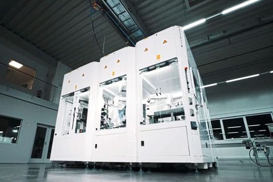 Ziel der Partnerschaft von ArtiMinds Robotics und Eberhard ist die Entwicklung innovativer, robotergestützter Automatisierungslösungen zur THT-Bestückun.(Bild:  Eberhard AG)