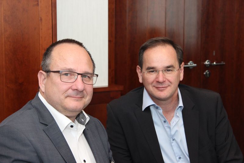 Ernesto Schmutter (l., Senior Vice President, Ingram Micro Holding GmbH) und Werner Nieberle (Geschäftsführer Vogel IT-Medien GmbH) freuten sich über die zwei gelungenen Veranstaltungstage. (Bild: Vogel IT-Medien)