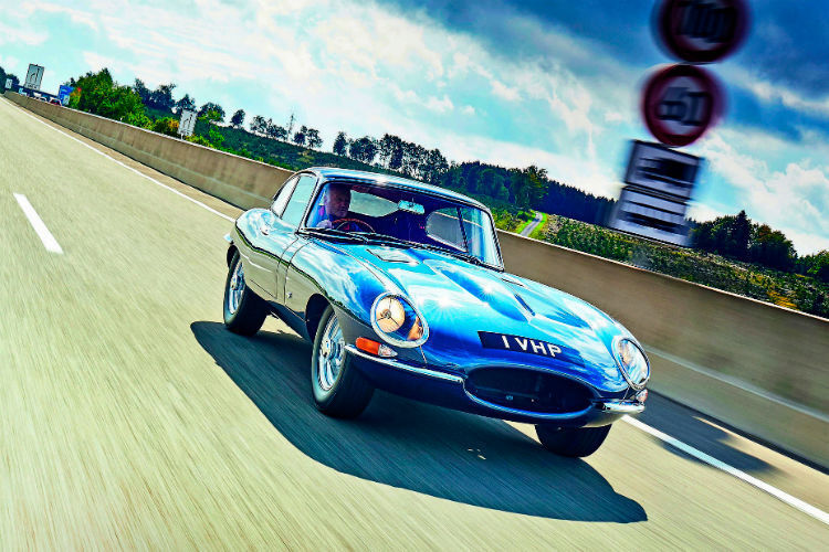 Den Jaguar E-Type mit der Chassis-Nummer 860001 brachte einst Motorsportler David Franklin auf die Höchstgeschwindigkeit von 146 mph (235 km/h) – auf einer deutschen Autobahn natürlich. CMC-Chef Peter Neumark fuhr ihn nach dem Restaurieren einige Jahre selbst. (CMC)