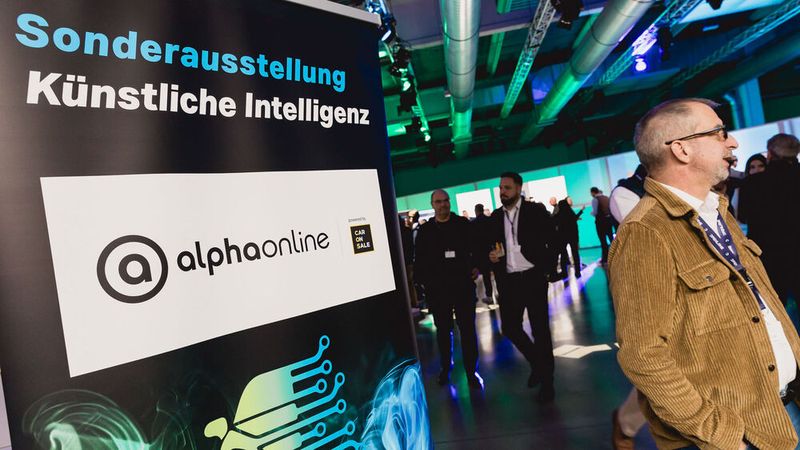 Beim Deutschen Remarketing Kongress 2026 zeigt eine KI-Sonderausstellung, welche Prozesse im Gebrauchtwagengeschäft automatisierbar sind.(Bild:  Stefan Bausewein)