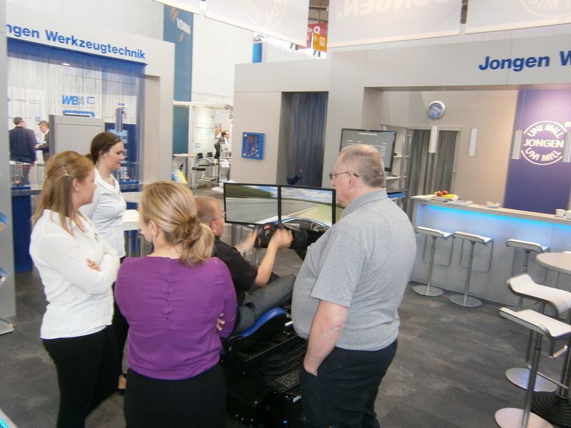 Und ab hier erleben Sie immer wieder, was es sonst noch so auf der Premiere der Moulding Expo zu erleben gab. Mit dabei sind ein Trabi, ein BMW i8, diverser Boliden der Formula Student, ein Rennsimulator, Bauteile, Werkzeugmaschinen und vieles Mehr...die Moulding Expo hat gemäß den Aussagen der Initiatoren ihr Versprechen erfüllt, der Branche eine neue, optimierte Präsentationsplattform zu bieten. (Bild: Königsreuther)