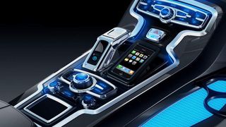 Beim Mittelkonsolenkonzept „PrehCon“ in Black-Panel-Anzeigetechnologie wird die Funktionssymbolik der einzelnen Bedienelemente erst nach Einschalten der Zündung sichtbar und erstrahlt in Ice-blauem Licht (Archiv: Vogel Business Media)