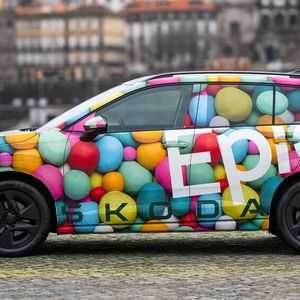 Zum Marktstart im Mai lässt sich zunächst nur der Epiq 55 bestellen.(Bild:  Skoda)