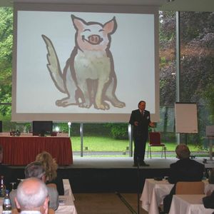 Dr. Macro Freiherr von Münchhausen referierte über kleine Saboteure im Unternehmen. Gemeint war damit der innere Schweinehund.