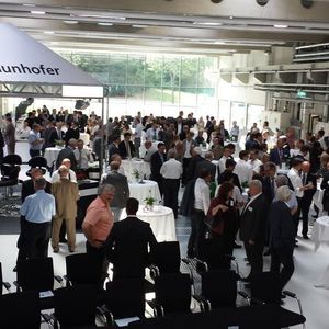 An der Eröffnungsfeier nahmen 200 geladene Gäste aus Politik und Wirtschaft teil.