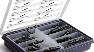 Der Anwender kann die Schlauchverbinder dank der speziellen Ausformung des Mittelteils  mit einem Kabelbinder gegen seitliches Verrutschen sichern. (Herth + Buss Fahrzeugteile GmbH & Co. KG)