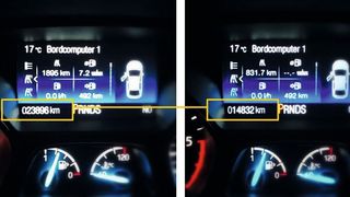 Ein aktueller Test des ADAC beweist: Trotz entsprechender gesetzlicher Vorgaben kann man den Kilometerstand aktueller Autos nach wie vor problemlos manipulieren. (ADAC/ Markus Sippl)