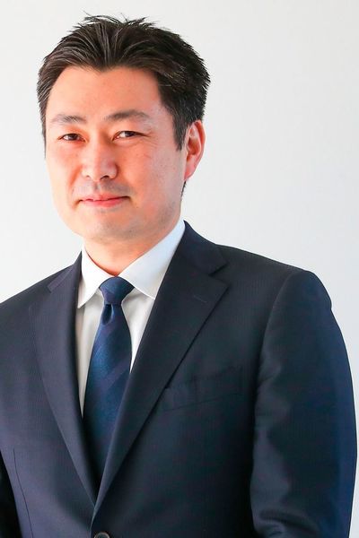Nozomu Yamashiro ist neuer Präsident von Honda Deutschland. Er tritt die Nachfolge von Yoshiaki Ikehata an, der in Zukunft bei Honda in Japan tätig sein wird. 
Nach Abschluss seines Wirtschaftsstudiums an der Kwansei Gakuin University begann Nozomu Yamashiro 2002 im Bereich Regional Operations (Asien und Ozeanien) seine Karriere bei Honda. Es folgten internationale Stationen in Thailand, in der Honda-Europazentrale in Großbritannien und in Deutschland, wo Yamashiro seit 2017 tätig ist. Er war zuletzt Assistent to President.  (Honda)