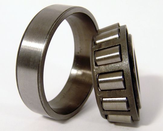 Kegelrollenlager sind eine von vielen Wälzlagerbauarten, die es heute gibt. (Bild:  Wälzlager konisch "Steyr 30302 C 18" /btr / CC BY-SA 2.5)