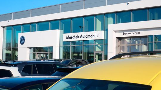 Maschek Automobile hat Autos, soweit das Auge reicht. Daher war es naheliegend, das Gebrauchtwagengeschäft zu bündeln und so für mehr Orientierung zu sorgen.(Bild:  VCG - Grimm)