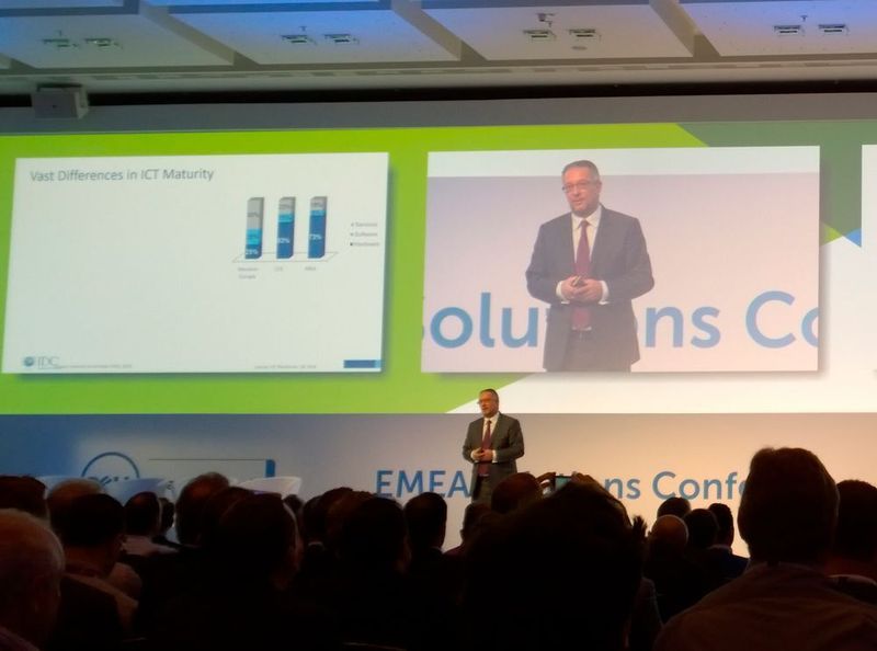 Thomas Meyer, Group Vice President bei IDC EMEA, gab einen Ausblick über Marktentwicklung und Zukunftsaussichten. Für ihn liegen die Wachstumschancen in den Bereichen Cloud, Mobility, Big Data und dem Social Business. (Bild: IT-BUSINESS)
