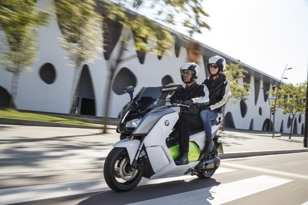 Für besonders dynamische Fahrweise wird im Modus „Dynamic“ die volle Beschleunigung mit einer starken Rekuperation kombiniert. (BMW)