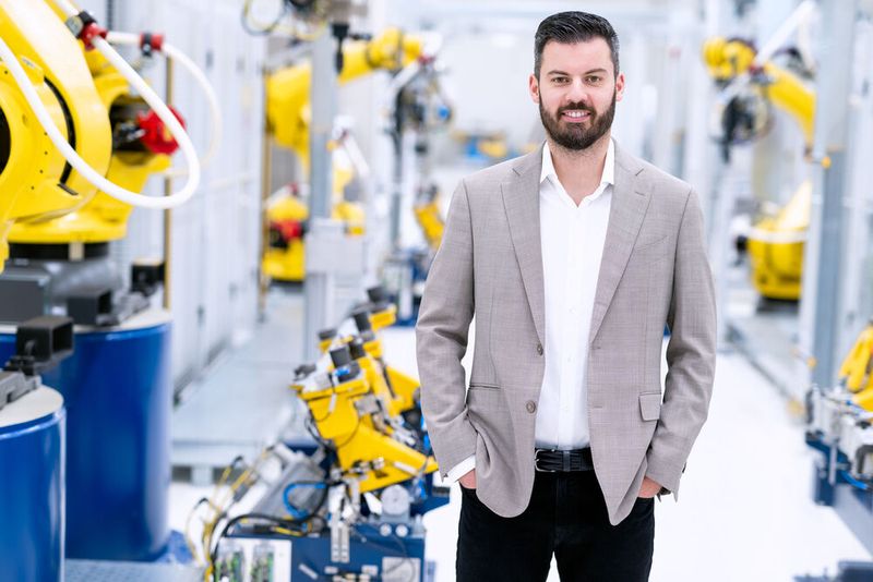 Mate Rimac gibt in diesem Zuge den CEO-Posten von Rimac Technology auf. Er bleibt President der Rimac Group und CEO von Bugatti Rimac. (Bild: Rimac)