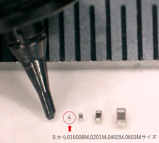 Fuji realisiert die weltweit erste Bestückung von 016008-mm-Bauteilen.   (Bild: Fuji)