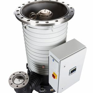 Die Absenkung des Energiebedarfs wirkt sich in sämtlichen Einsatzgebieten positiv aus. Selbst
relativ geringe Effizienzsteigerungen einzelner Vakuumkomponenten können über die komplette
Nutzungsdauer der Anlagen und Apparaturen zu verbesserten Energiebilanzen und spürbaren
Betriebskostensenkungen bei Kunden und Anwendern führen.