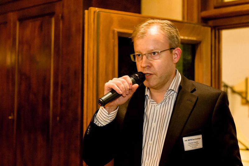 Auch auf Abendveranstaltungen, hier bei den Autoservicetagen, war er im Kontakt mit den Lesern, unter anderem von »kfz-betrieb«, »autoFACHMANN« oder »Gebrauchtwagen Praxis« und »bike und business«. (Bild: Stefan Bausewein)