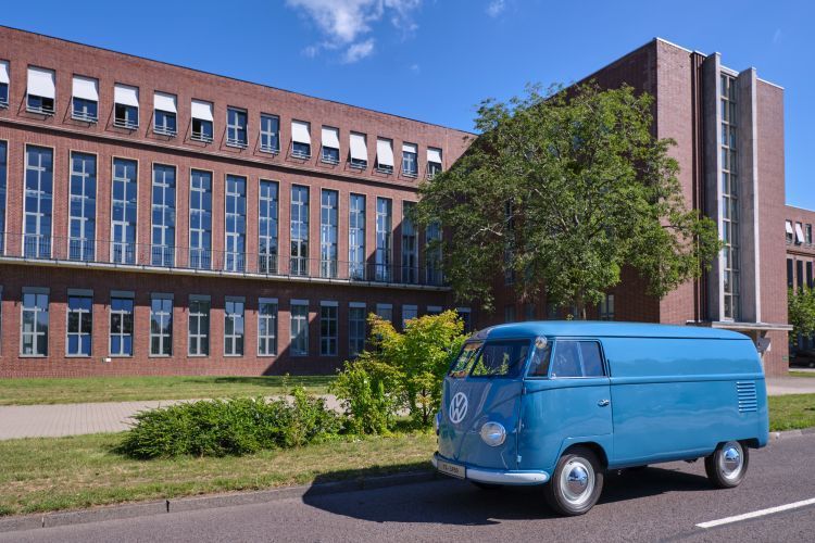 Ab 1956 erblickten die VW-Transporter hier das Licht der Welt. Das Werk in Hannover übernahm damals die Herstellung der Nutzfahrzeuge aus dem Hause Volkswagen. (Bild: Detlev Wecke)