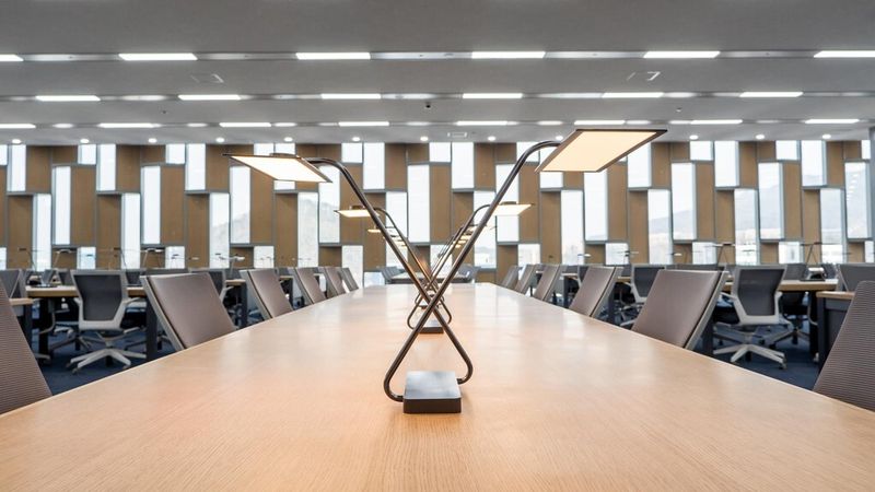 Das eigentliche OLED-Modul misst 0,88 mm; die gesamte Leuchte aus Aluminium ist 2,2 mm dick. (LG Chem)