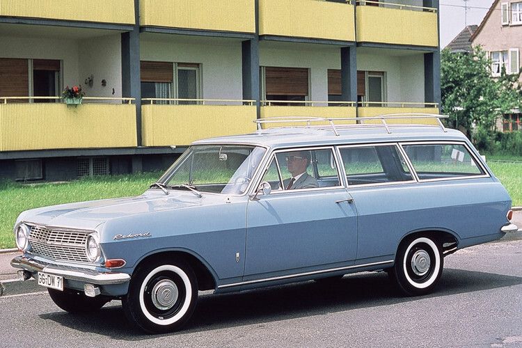 Früher Opel-Kombi: Jede Menge Platz für Mensch und Gepäck bot schon 1963 der Rekord A Caravan. (Foto: Opel)