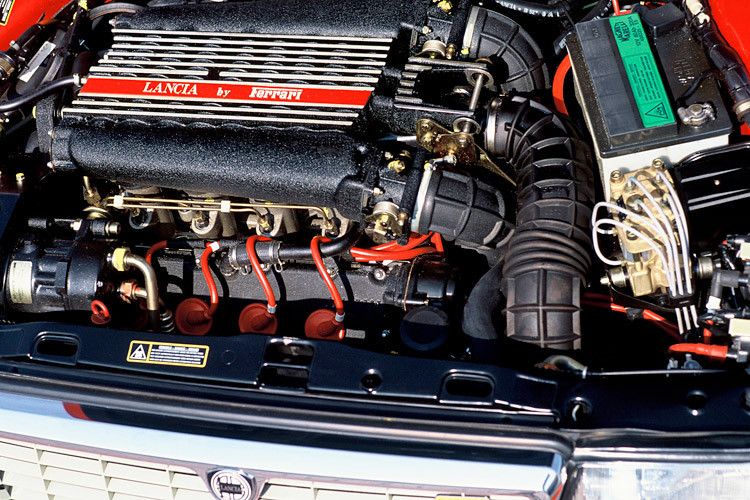 Lancia Thema 8.32 Motor ab 1987, der Motor stammt aus dem Ferrari 308 Quattro Valvole (Foto: Lancia)