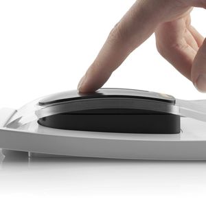 Mit dem Touchpad von Continental kann der Fahrer das Infotainmentsystem so bedienen wie er es von Smartphone oder Notebook kennt