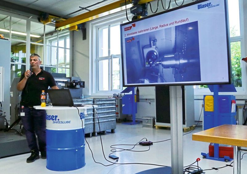 Automatische Masschinenkalibrierung: im Bild Messtaster kalibrieren. (Anne Richter, SMM)