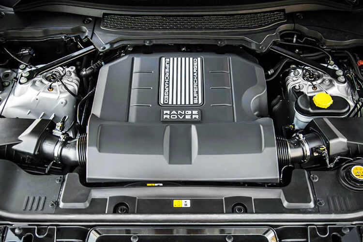 Die Briten haben den V8-Kompressor-Motor auf 405 kW/550 PS aufgepumpt.  Der Range Rover Sport SVR bringt es auf eine Spitze von 260 km/h und ein maximales Drehmoment von 680 Nm. (Foto: Land Rover)