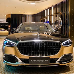Maybach-Kunden können sich ihr Auto nun auch physisch zusammenstellen.(Bild:  Maybach)