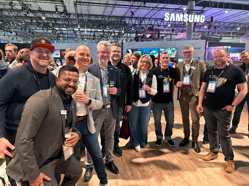 #Besaistdas auf dem Foto dabei zu sein (v. l.) Nishaanth Balachandran (Lang AG), Joachim Ja Abrell (Eidotech), Manuel Schiavo, Klaus Schmalenbach und Sebastian Arens (Viscon), Stephanie Steen (IT-BUSINESS), Lars Legler (Realtime), Ralf Brokinkel (Epson) und Torsten Hauck (Realtime). Liebe Anne, next time!!  (Bild: Vogel IT-Medien GmbH)