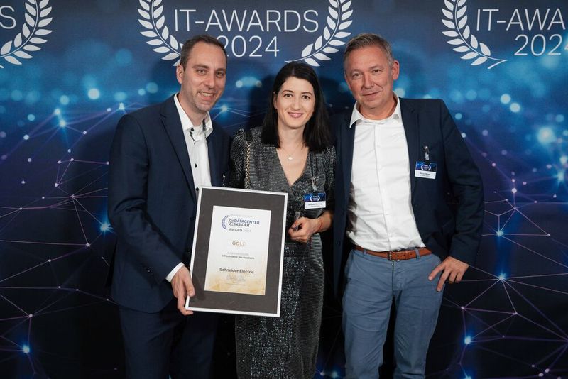 Bastian Schamman, Andreea Burceag und Rainer Weigle (alle Schneider Electric). (Bild: Manuel Emme Fotografie)