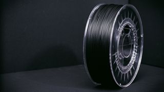 Grafe ergänzt sein bestehendes Standardsortiment um drei neue Schwarz-Masterbatches, speziell entwickelt für den 3D-Druck mit PLA und PETG.  (Bild: Grafe)