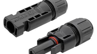 Den neuen Solarsteckverbinder EPIC Solar 4 kann der Solarteuer  vor Ort mit dem Kabel verbinden und an die Anschlussdosen von Lapp/FPE anschließen. (Lapp)