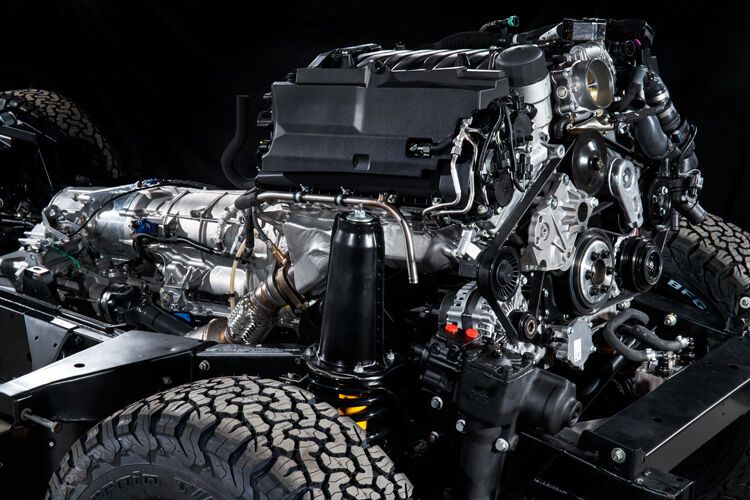 Neben dem Motor wurde auch das Fahrwerk modifiziert und den Fahrleistungen angepasst. (Bild: Jaguar Land Rover)